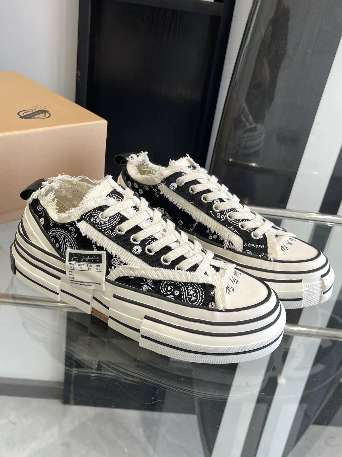 Bright Xvessel Shoes 7072