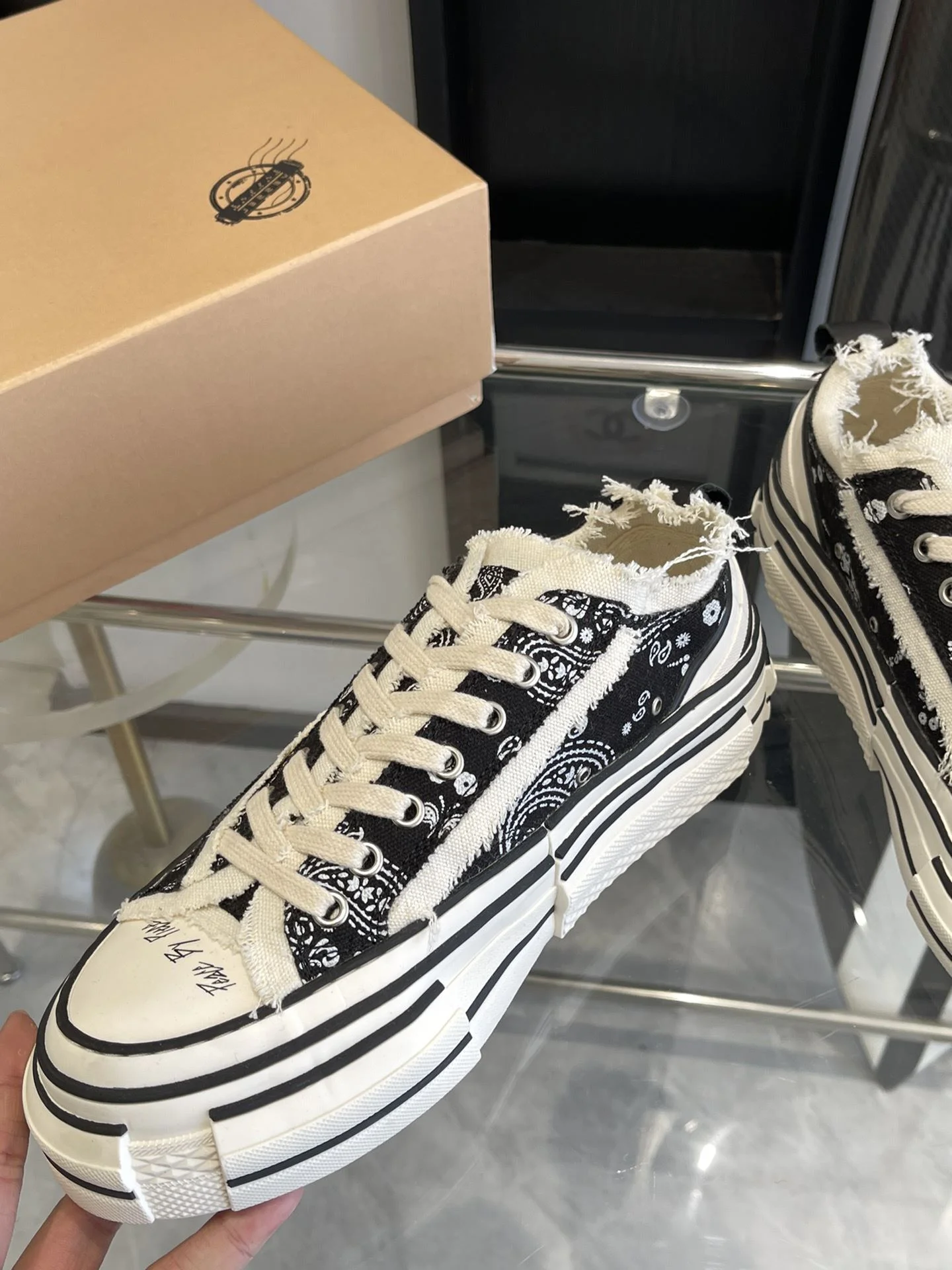 Bright Xvessel Shoes 7072