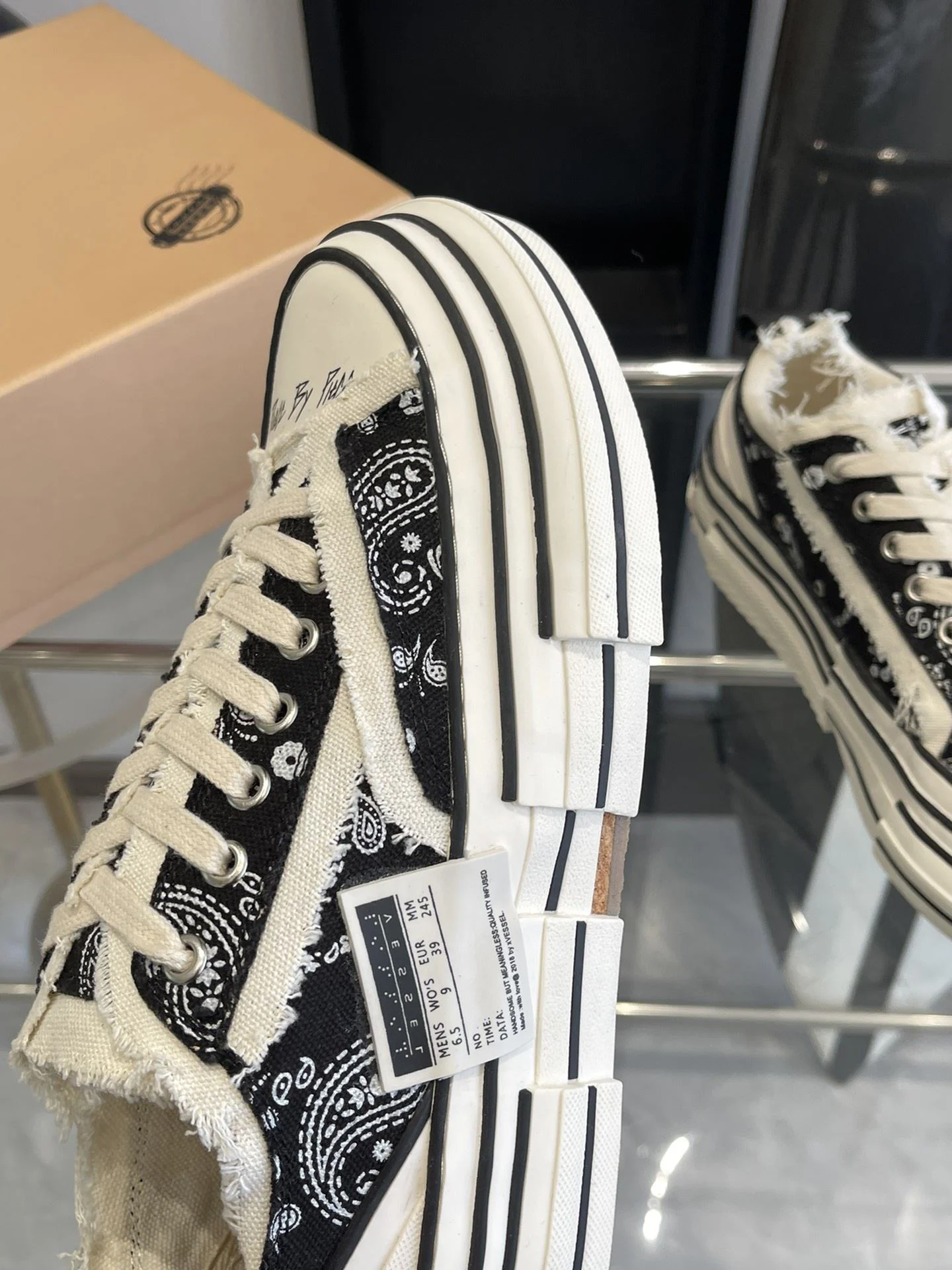 Bright Xvessel Shoes 7072