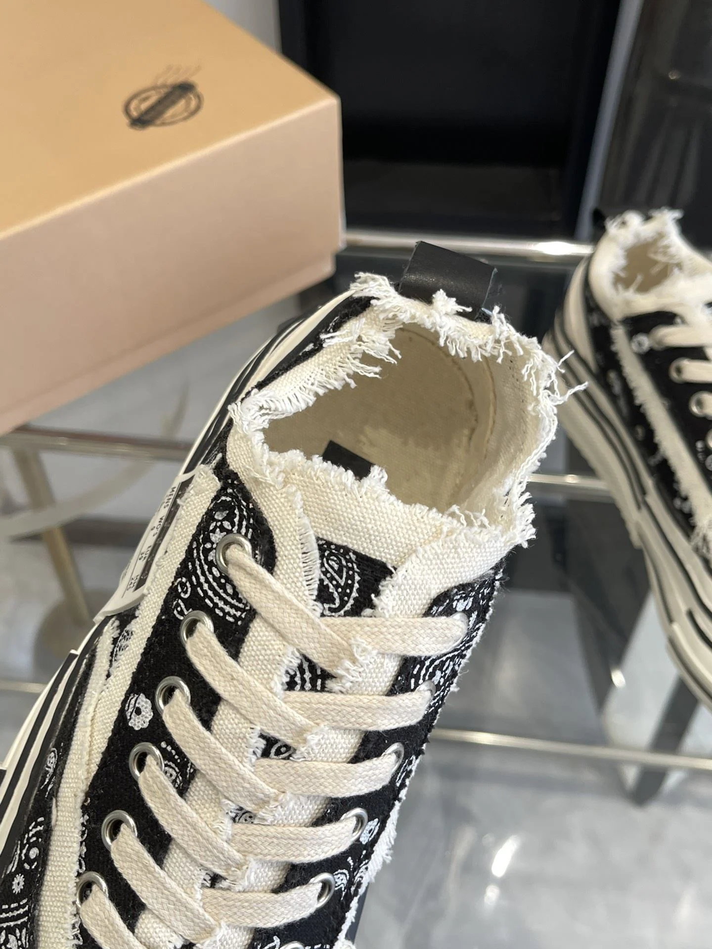 Bright Xvessel Shoes 7072