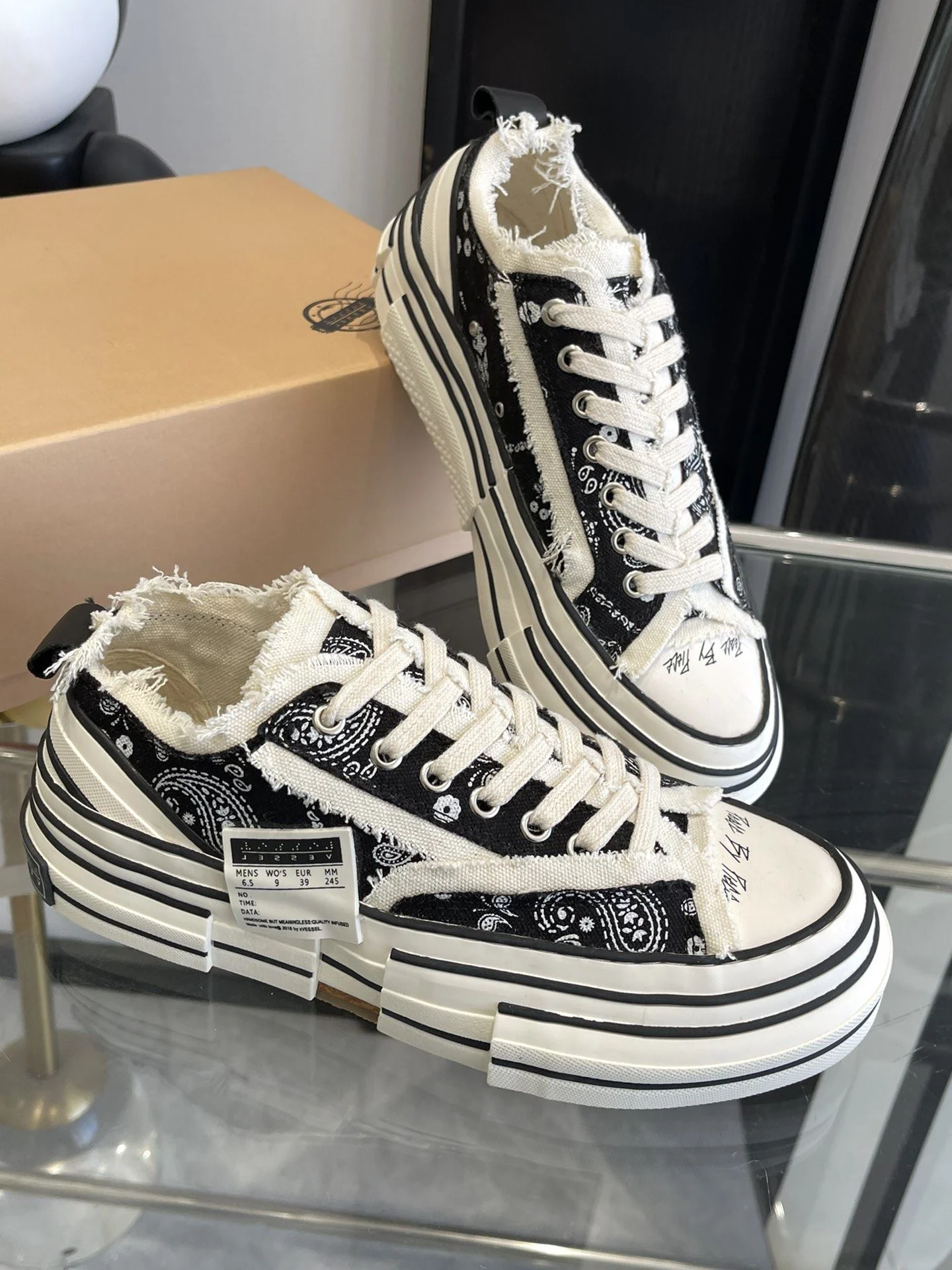 Bright Xvessel Shoes 7072