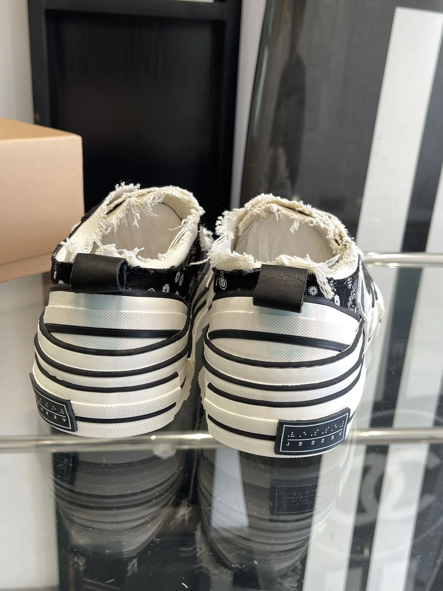 Bright Xvessel Shoes 7072