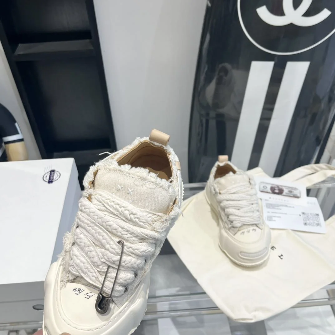 Xvessel Shoes Compact 7061