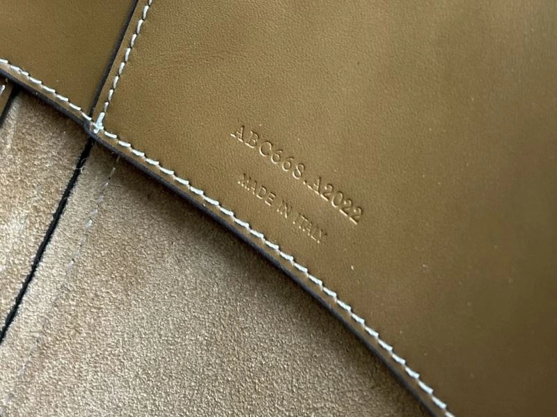 Supportive YSL Bucket Bags 81896