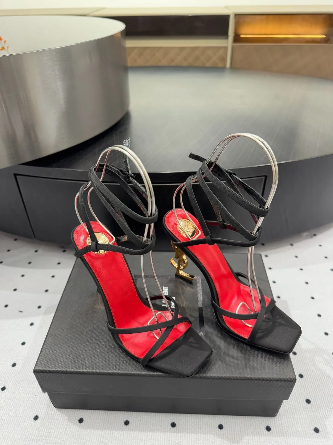 Ysl Sandals Unisex 7066