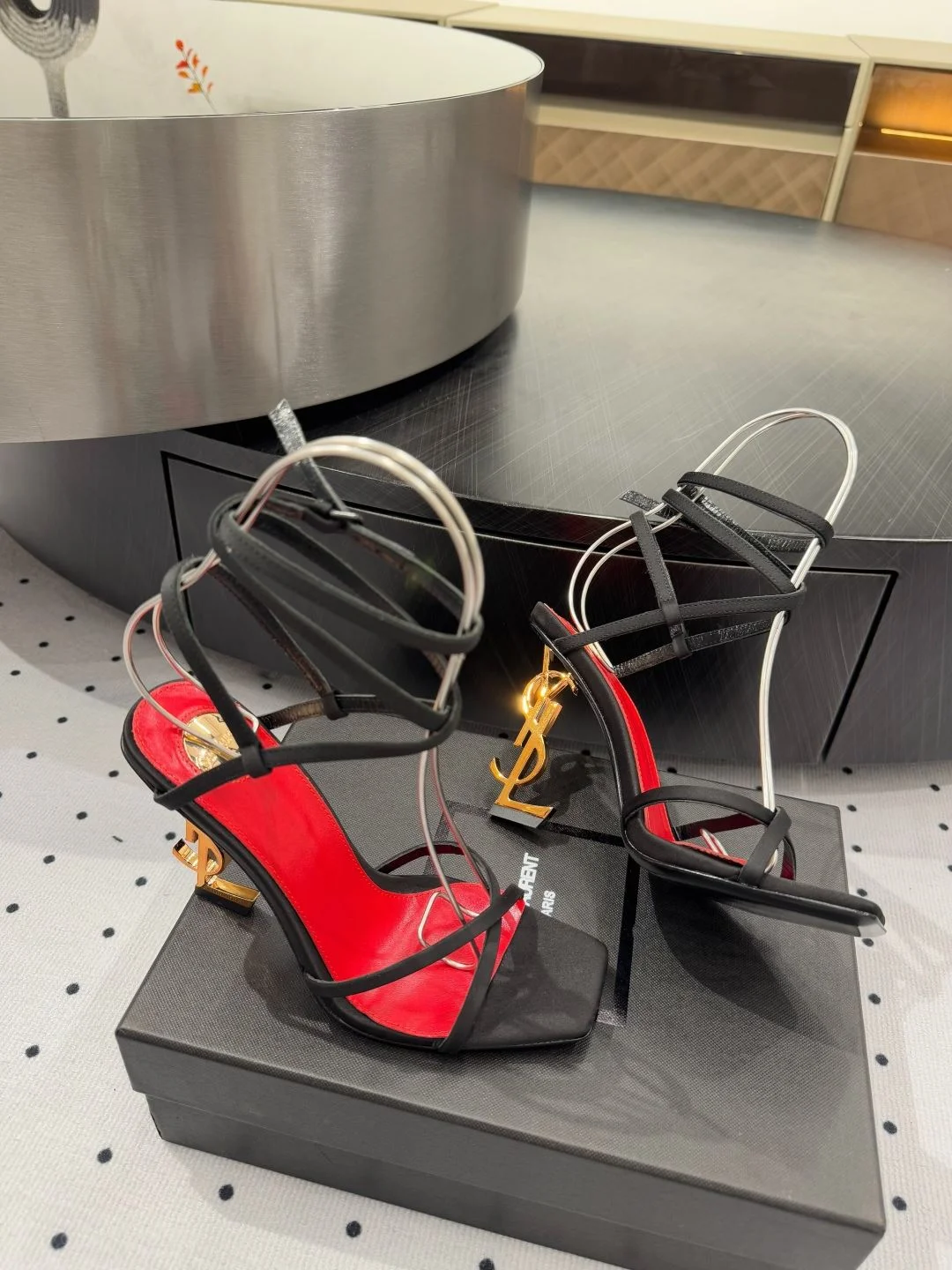 Ysl Sandals Unisex 7066