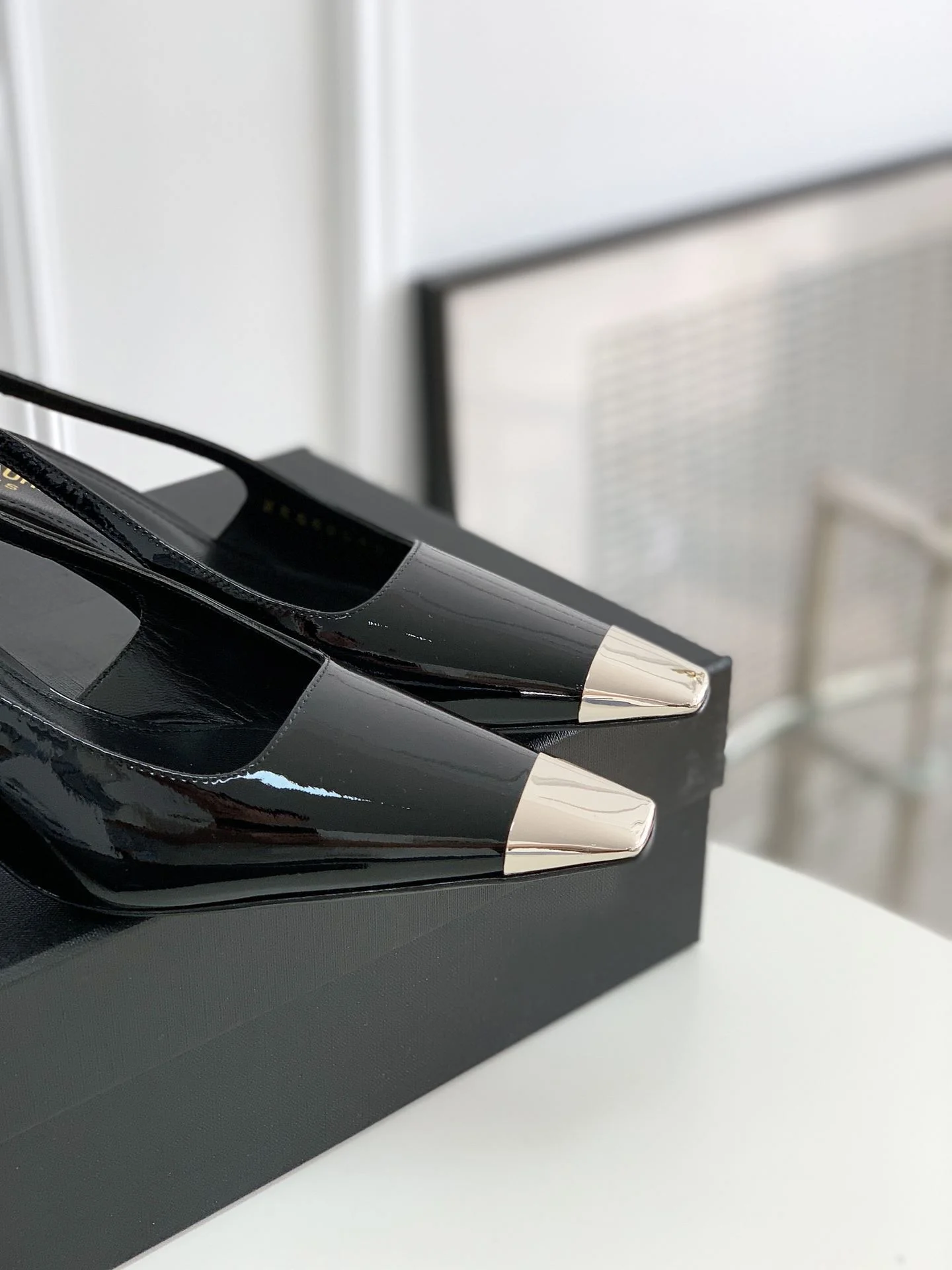 Ysl Sandals Youthful 5711
