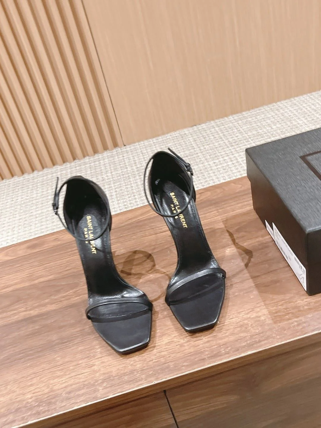 Ysl Sandals Premium 3889