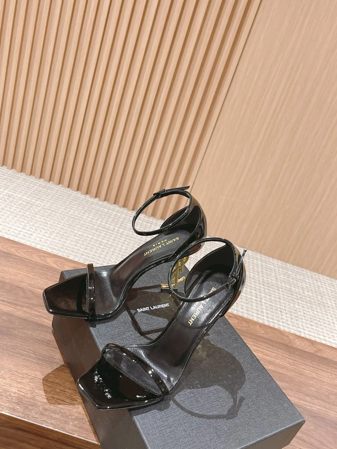 Ysl Sandals Lightweight 5727