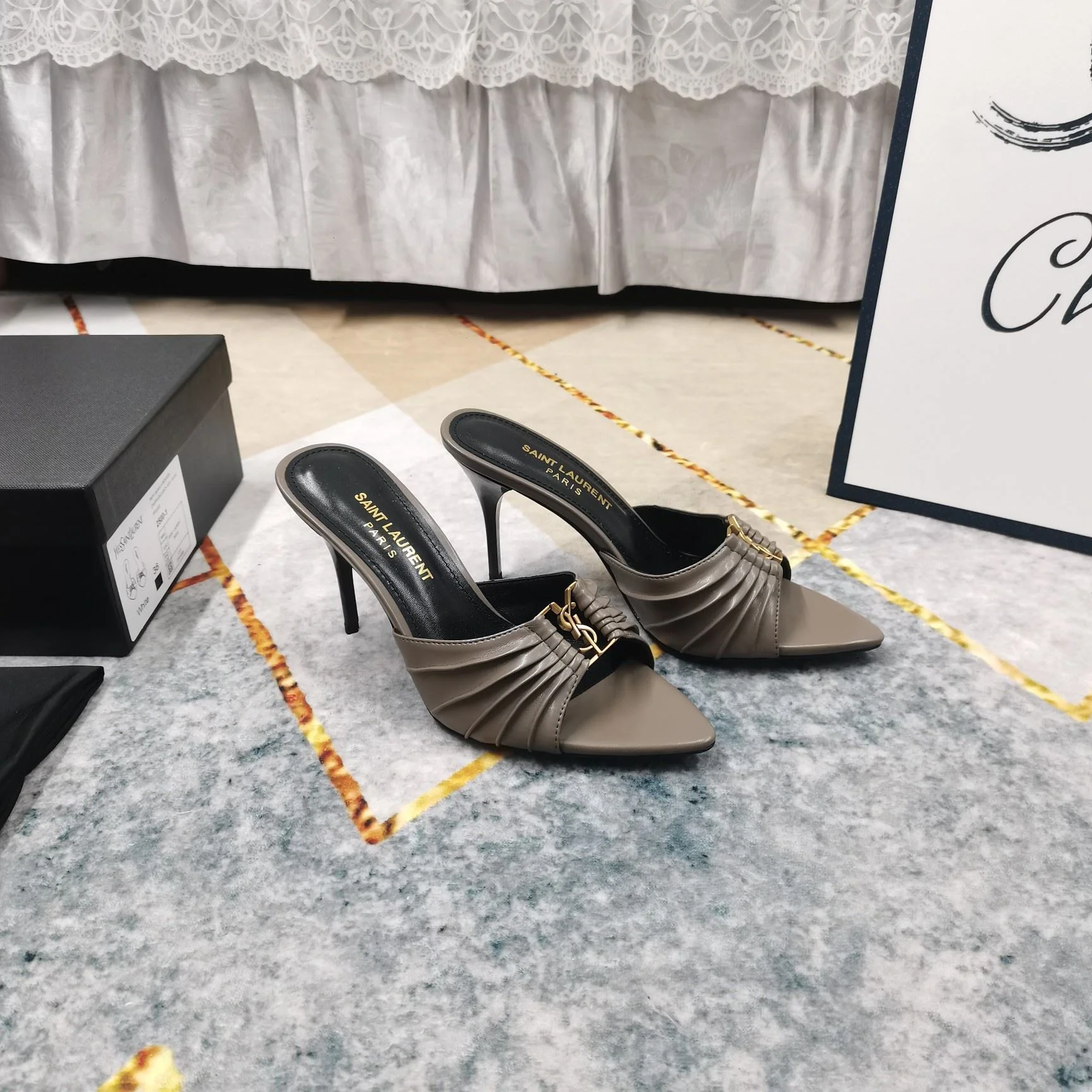 Ysl Sandals Youthful 5728
